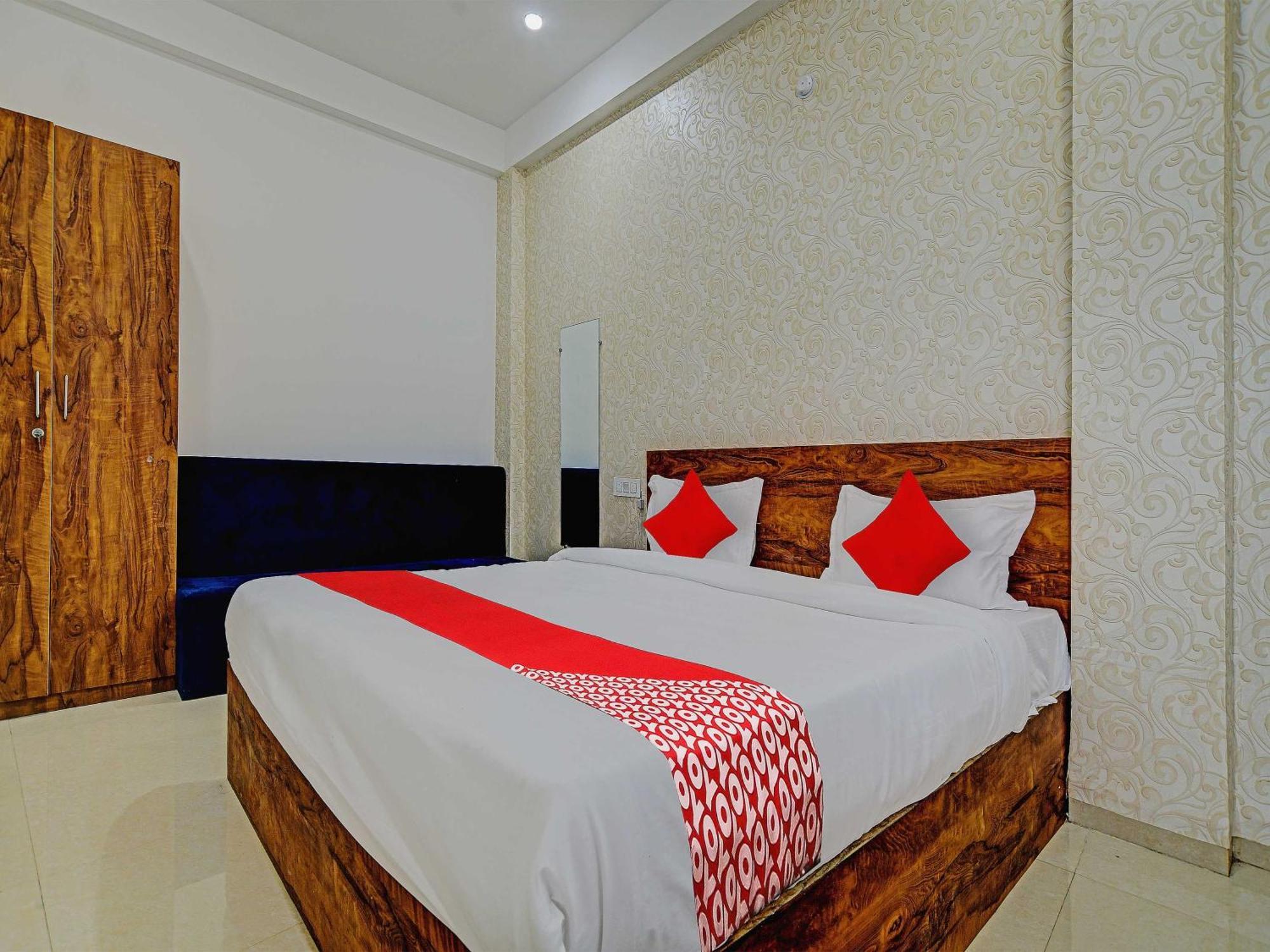 Oyo Flagship Hotel Blue Tick Indore Exterior photo