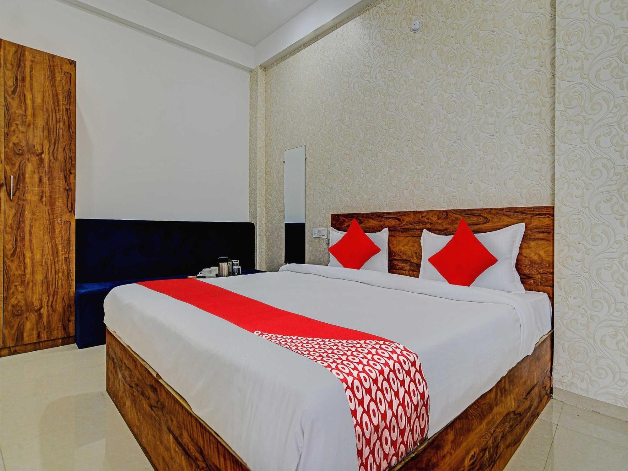 Oyo Flagship Hotel Blue Tick Indore Exterior photo